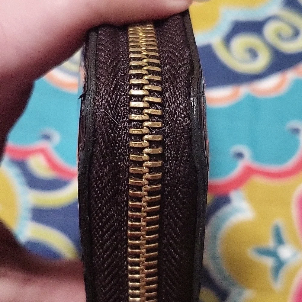 Louis Vuitton LV Vernis Amarante Zip Wallet - Picture 7 of 17